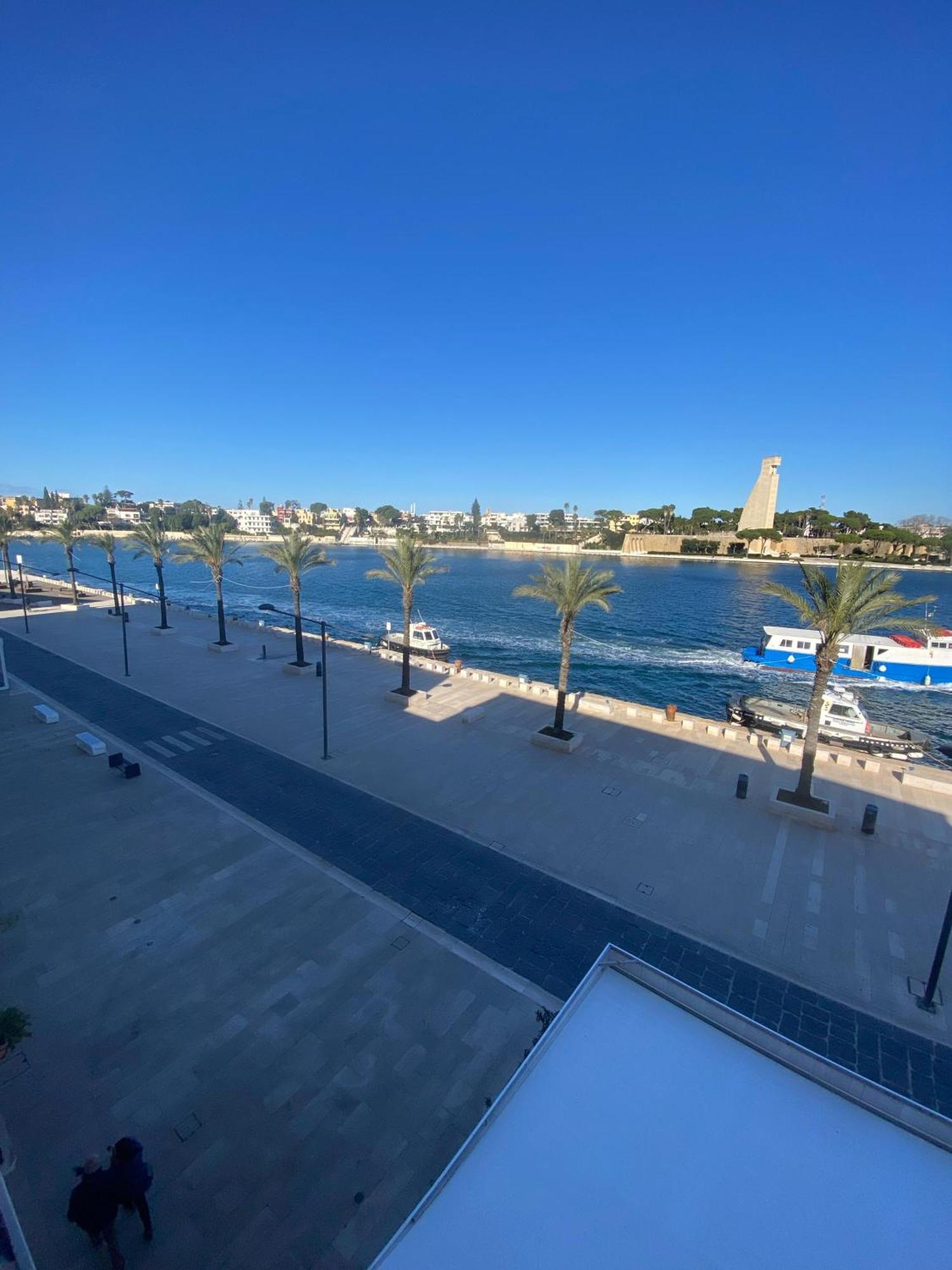 Regina Del Porto Apartment Бриндизи Екстериор снимка